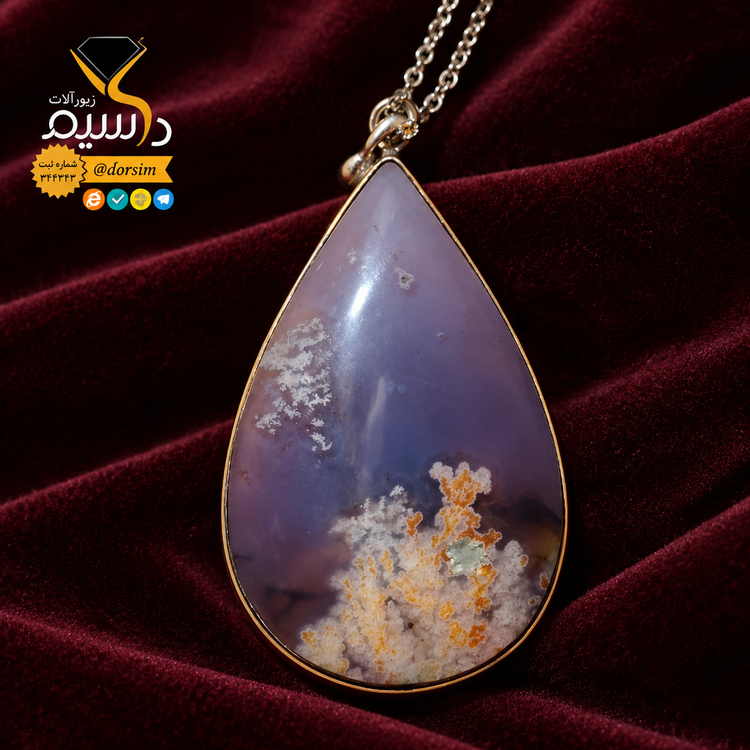گردن آویز نقره زنانه عقیق شجر در زمینه سوسنی برند دُرسیم