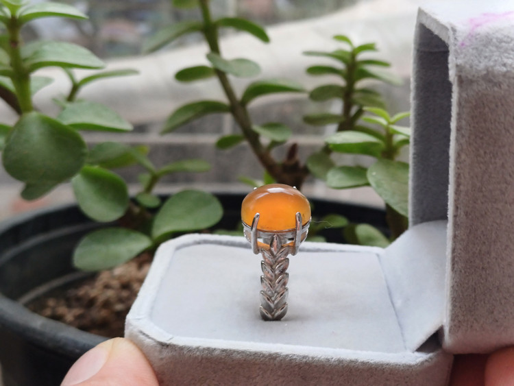 انگشتر نقره زنانه عقیق پرتقالی آبدار طبیعی.با ضمانت مکتوب اصالت.برند دُرسیم